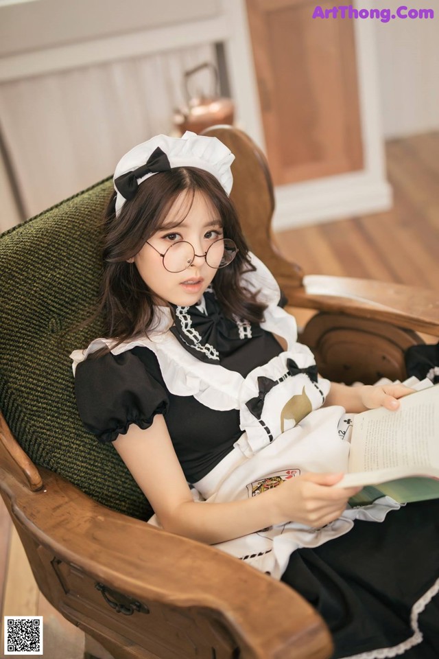 Beautiful Kwon Hyuk Jeong cute pose with maid outfit (13 photos) No.3c0507